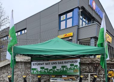 02.02.2024 Unterschriften sammeln gegen Moscheebau in Dresden Info-Stand an der Waldschößchenbrücke
